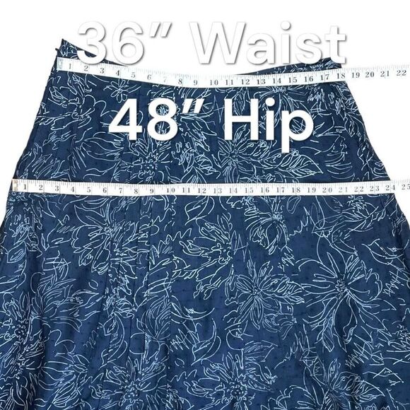 Christopher & Banks Navy Floral Paradise Textured Skirt Sz 16 - Picture 10 of 12